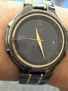 Pulsar Black and Gold Analog Solar Watch, Time & Date, no battery needed.
